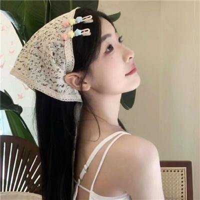 穿一只红鞋的男人